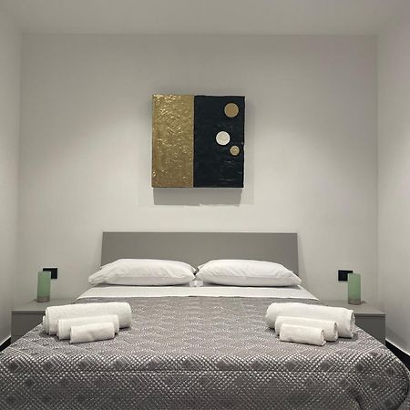 Casa Vacanze Donna Mariacarme' ปาแลร์โม ภายนอก รูปภาพ