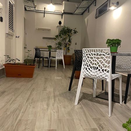 Casa Vacanze Donna Mariacarme' ปาแลร์โม ภายนอก รูปภาพ