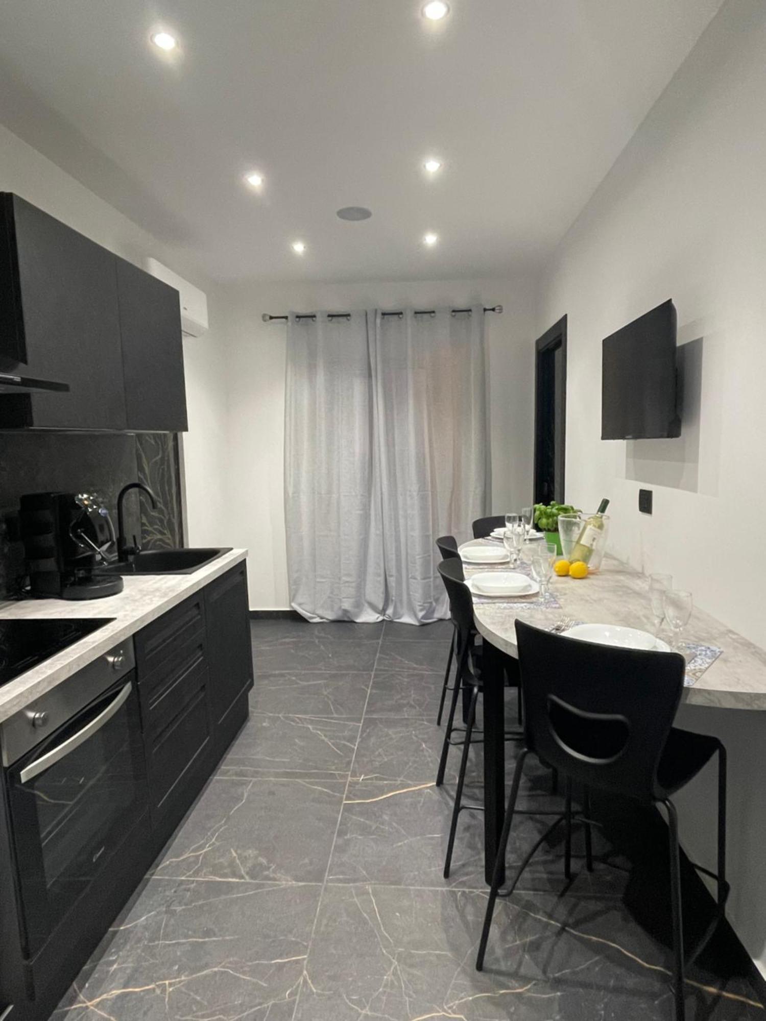 Casa Vacanze Donna Mariacarme' ปาแลร์โม ภายนอก รูปภาพ