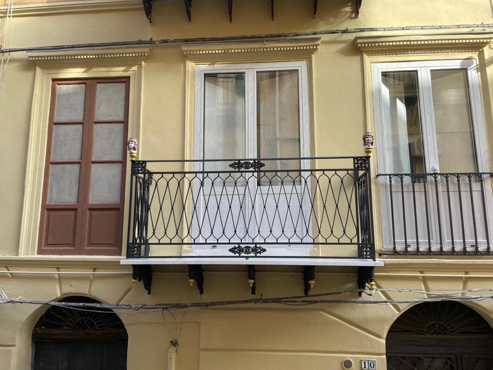 Casa Vacanze Donna Mariacarme' ปาแลร์โม ภายนอก รูปภาพ